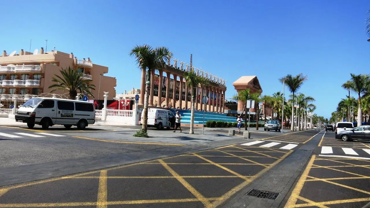 2-Bedroom Apartment Near Beach And Golden Mile Playa de las Américas